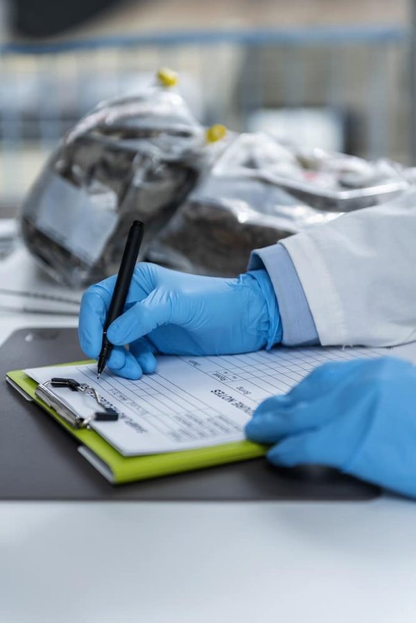 Quelles certifications obtenir pour une carrière en gestion des risques financiers liés au climat?